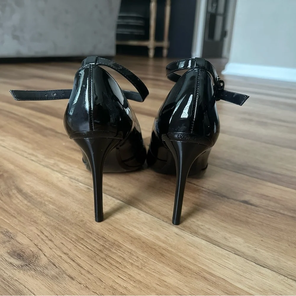 Patent leather T strap pumps - Picture 4 of 6